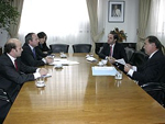 Un momento de la reunión de los senadores ultraderechistas chilenos en el Ministerio de Energía.