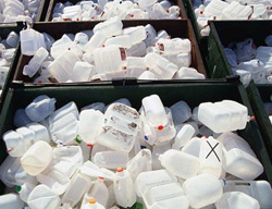 Plasticos en contenedores