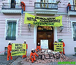 greenpeace protesta contra hotel ilegal