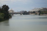 El Guadalquivir a su paso por Sevilla. Al fondo, el Puente de Triana.