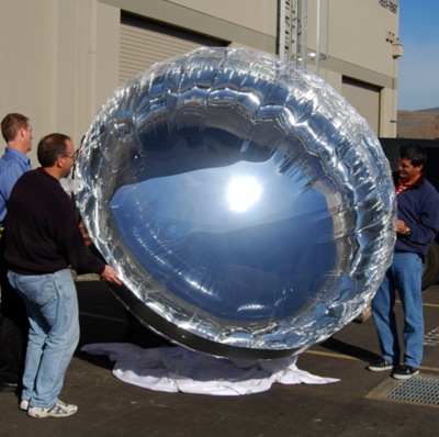 Aquí se aprecia el tamaño de uno de los globos solares.