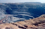 Esta es la fosa Nº1 de la mina de uranio Ranger.  Todo el material que se saca de este hoyo, mineral y lastre, se mueve mediante camiones.