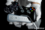 Los mandos de las tres videoconsolas - Xbox 360, Playstation 3 y Wii - antes de empezar el desmontaje.